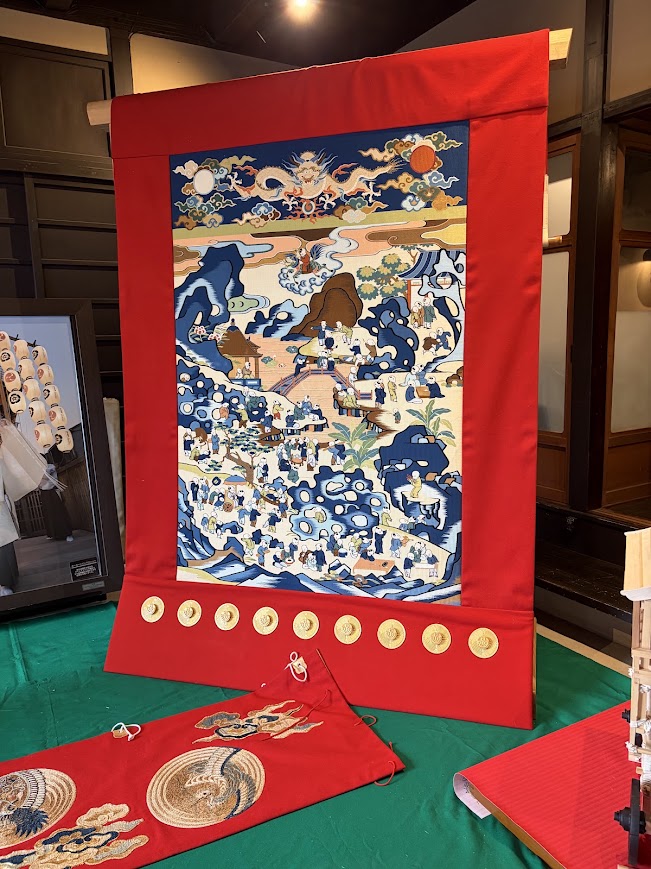 岩戸山の見送・日月龍百人唐子遊文図